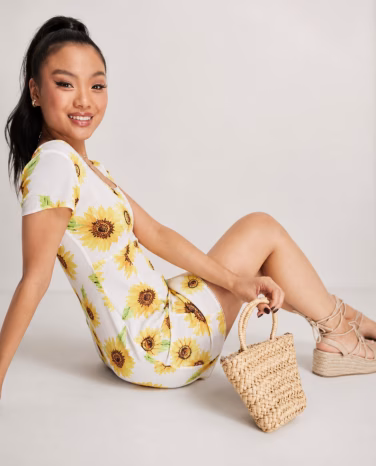 Поєднання трендового принта та зручного крою в одязі ASOS